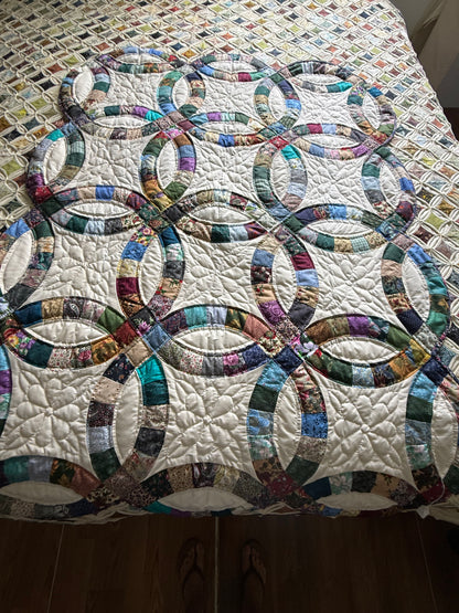 Wedding ring lap quilt