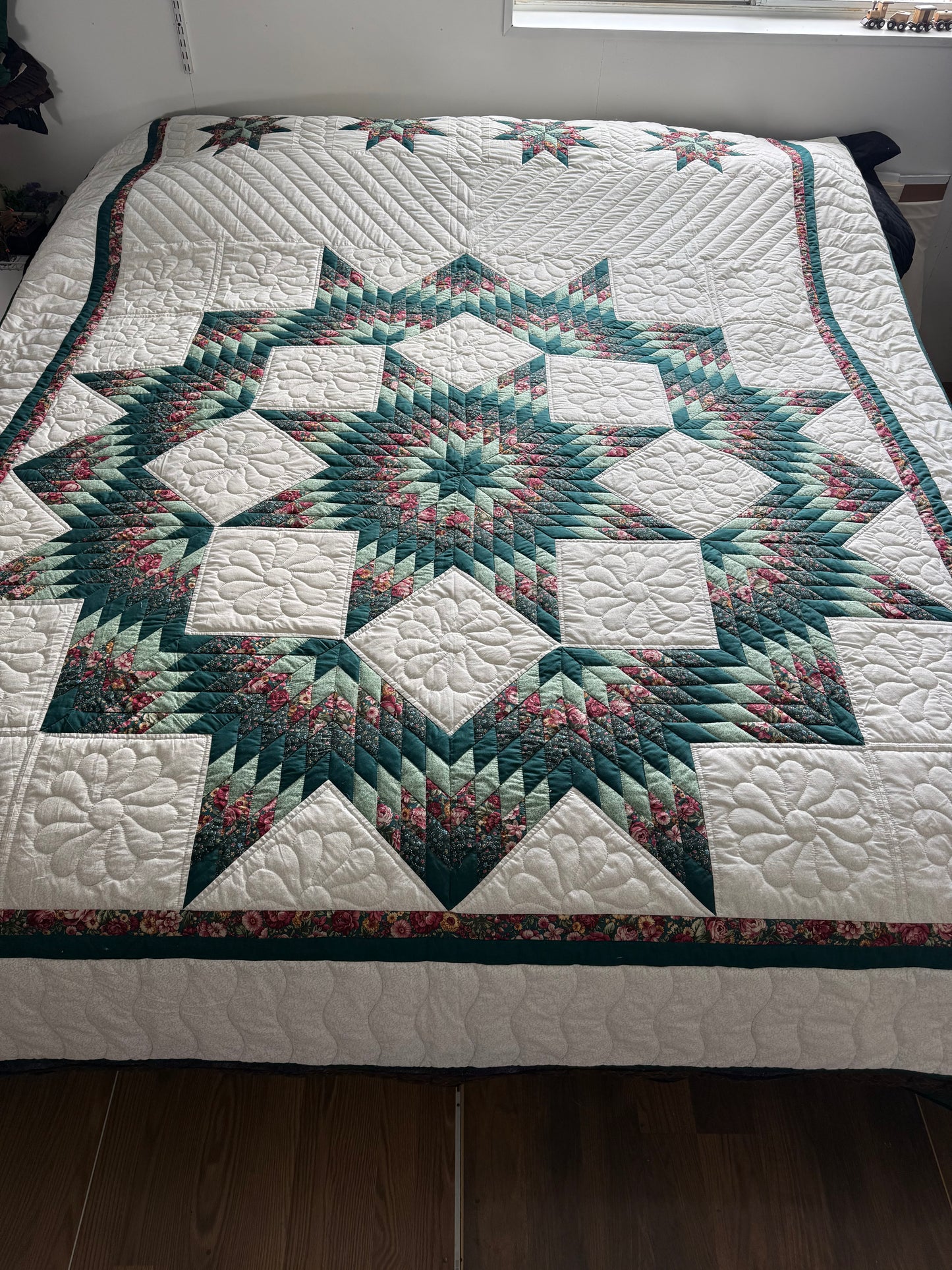 Amish Quilt (Mariner’s Star) King - Simple Life Amish Store
