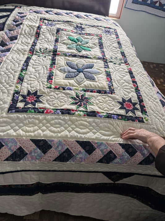Amish  Lap Quilt (Grace in bloom) - Simple Life Amish Store