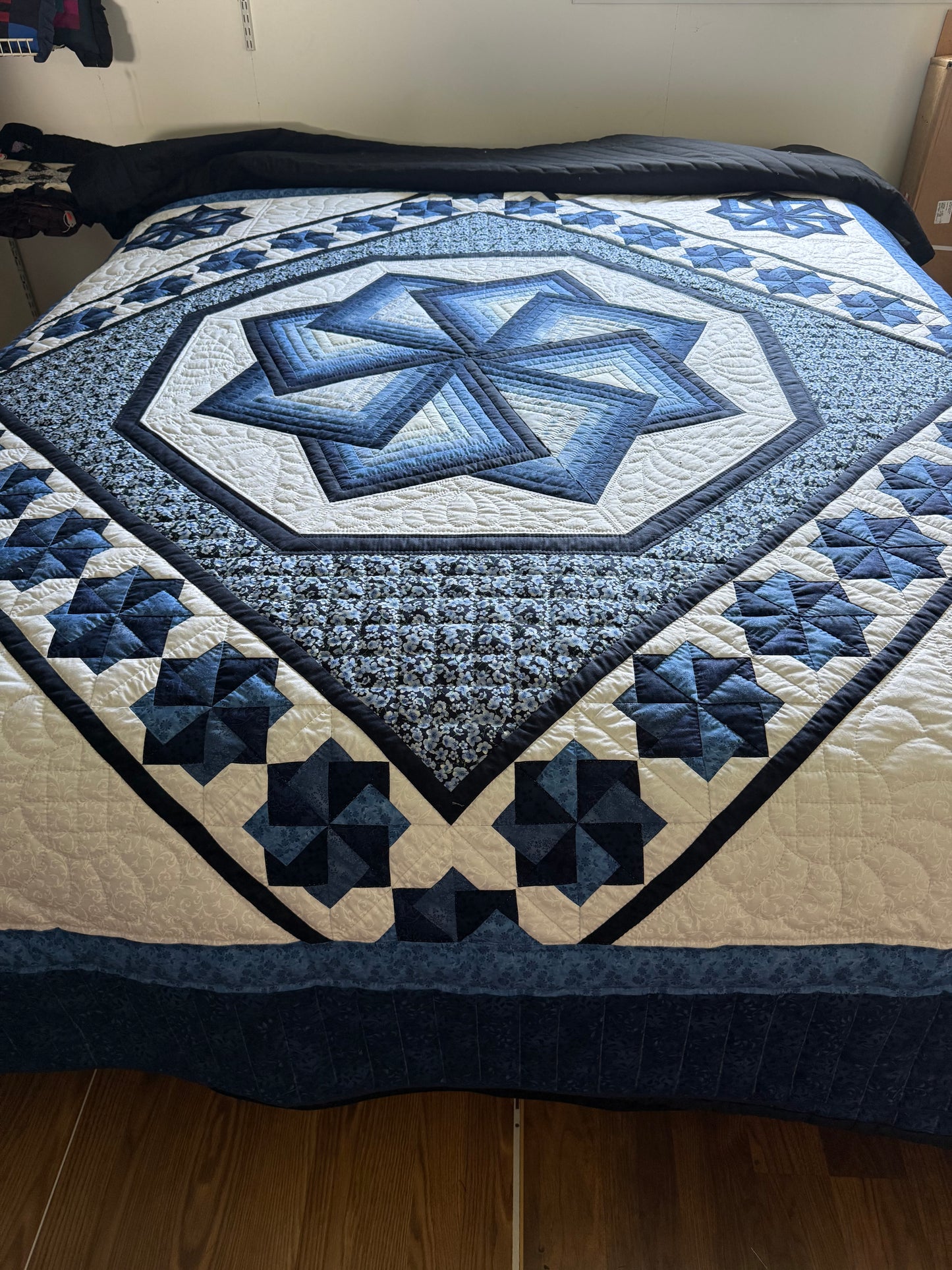 Amish Quilt (Spinning Star) Blues