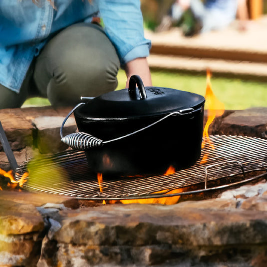 lodge 9- quart cast iron Dutch Oven