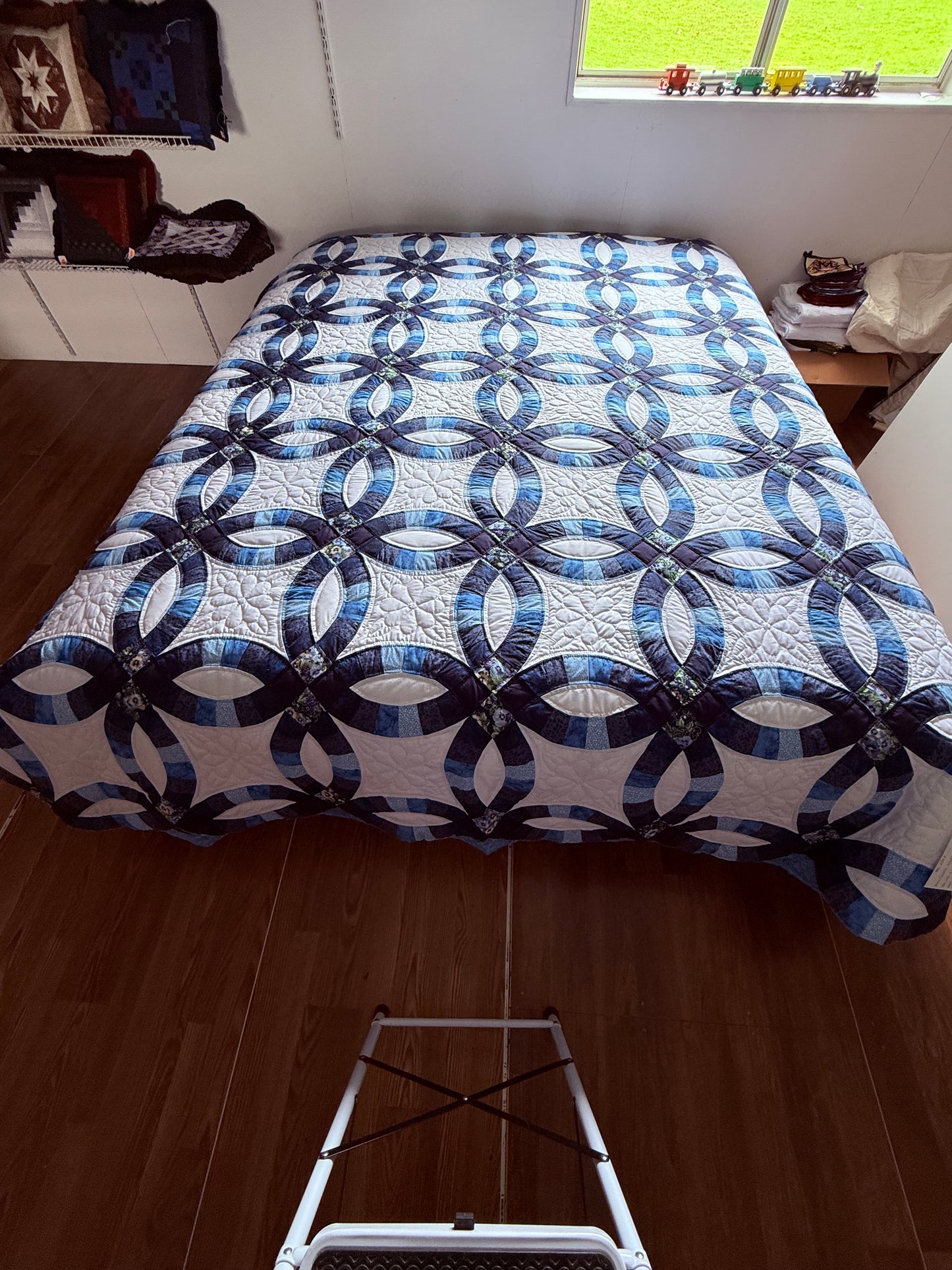 Amish Quilt (Double Wedding Ring) Blues