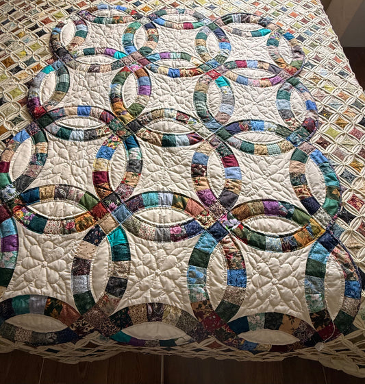 Wedding ring lap quilt