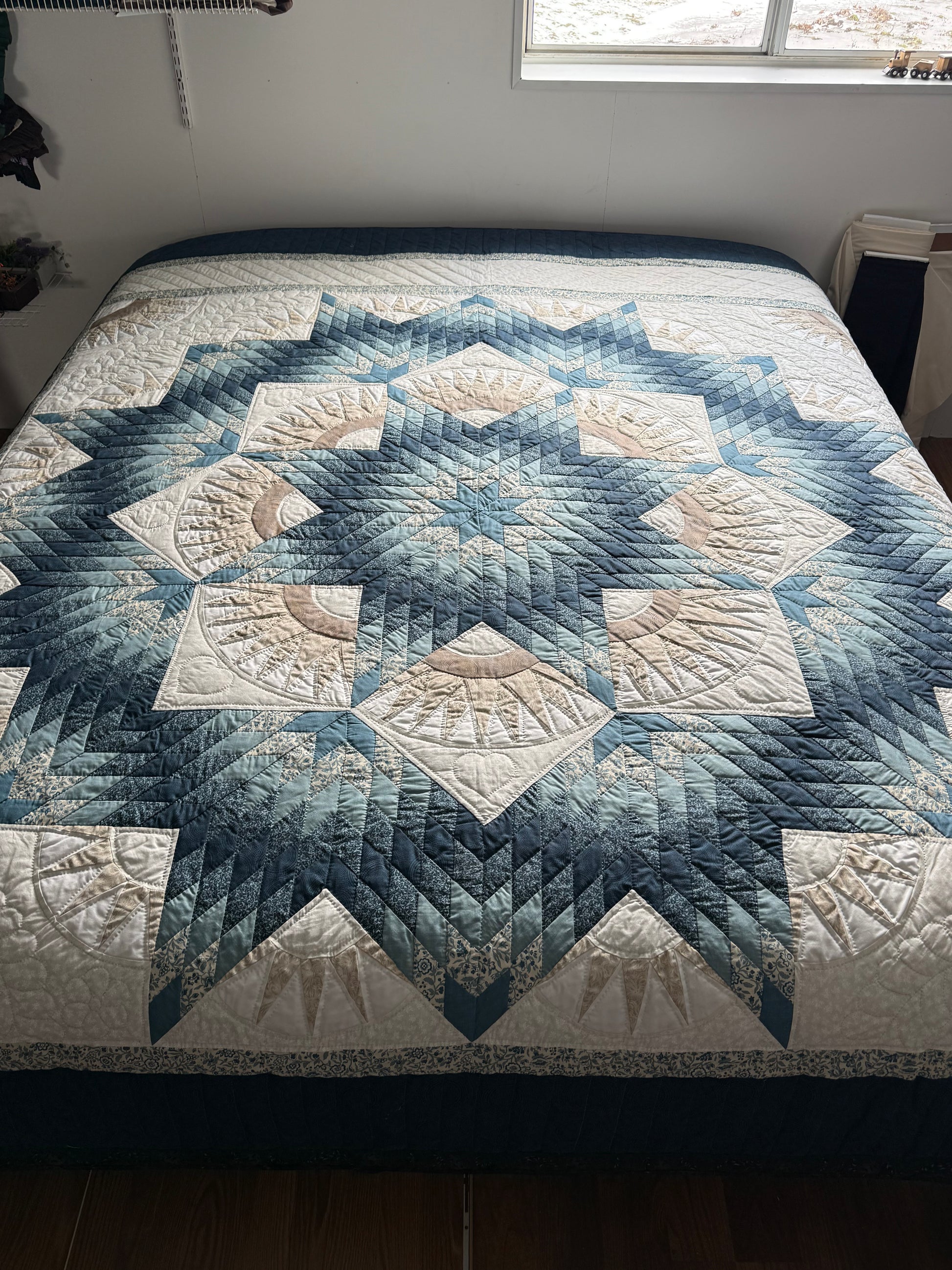 Amish Quilt (Mariner’s Star) - Simple Life Amish Store
