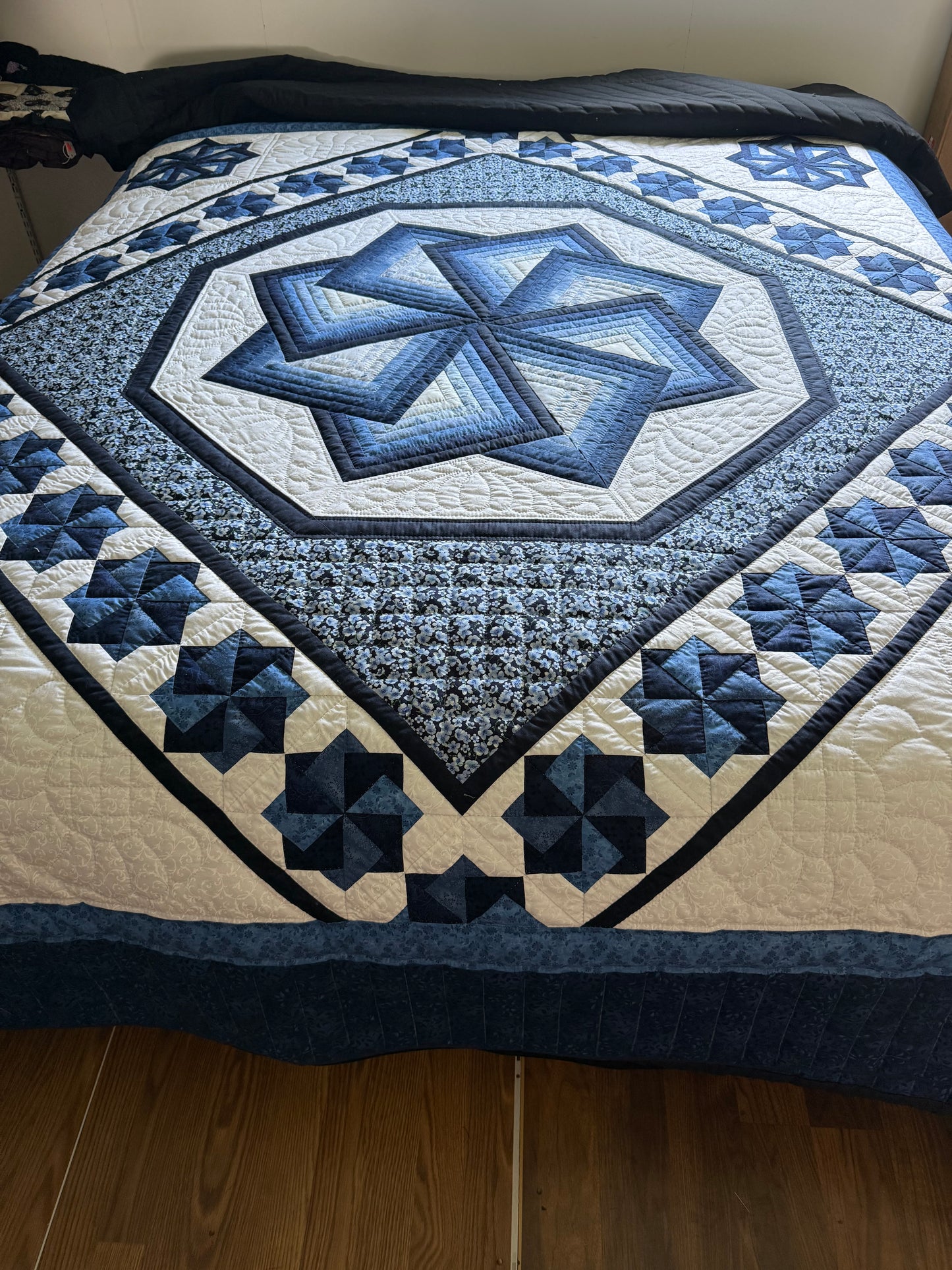 Amish Quilt (Spinning Star) Blues