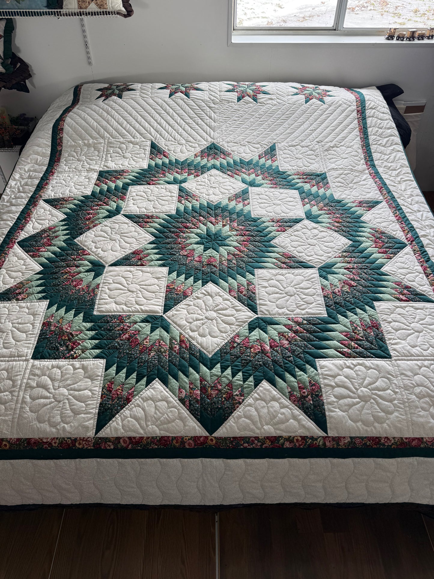 Amish Quilt (Mariner’s Star) King - Simple Life Amish Store
