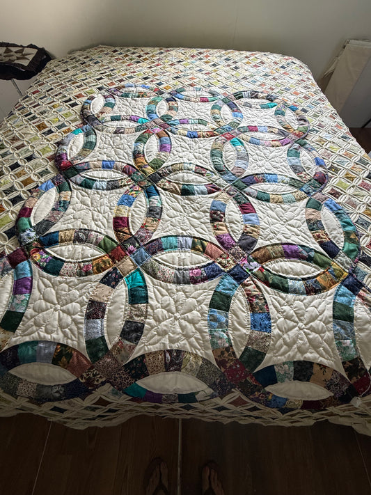 Wedding ring lap quilt