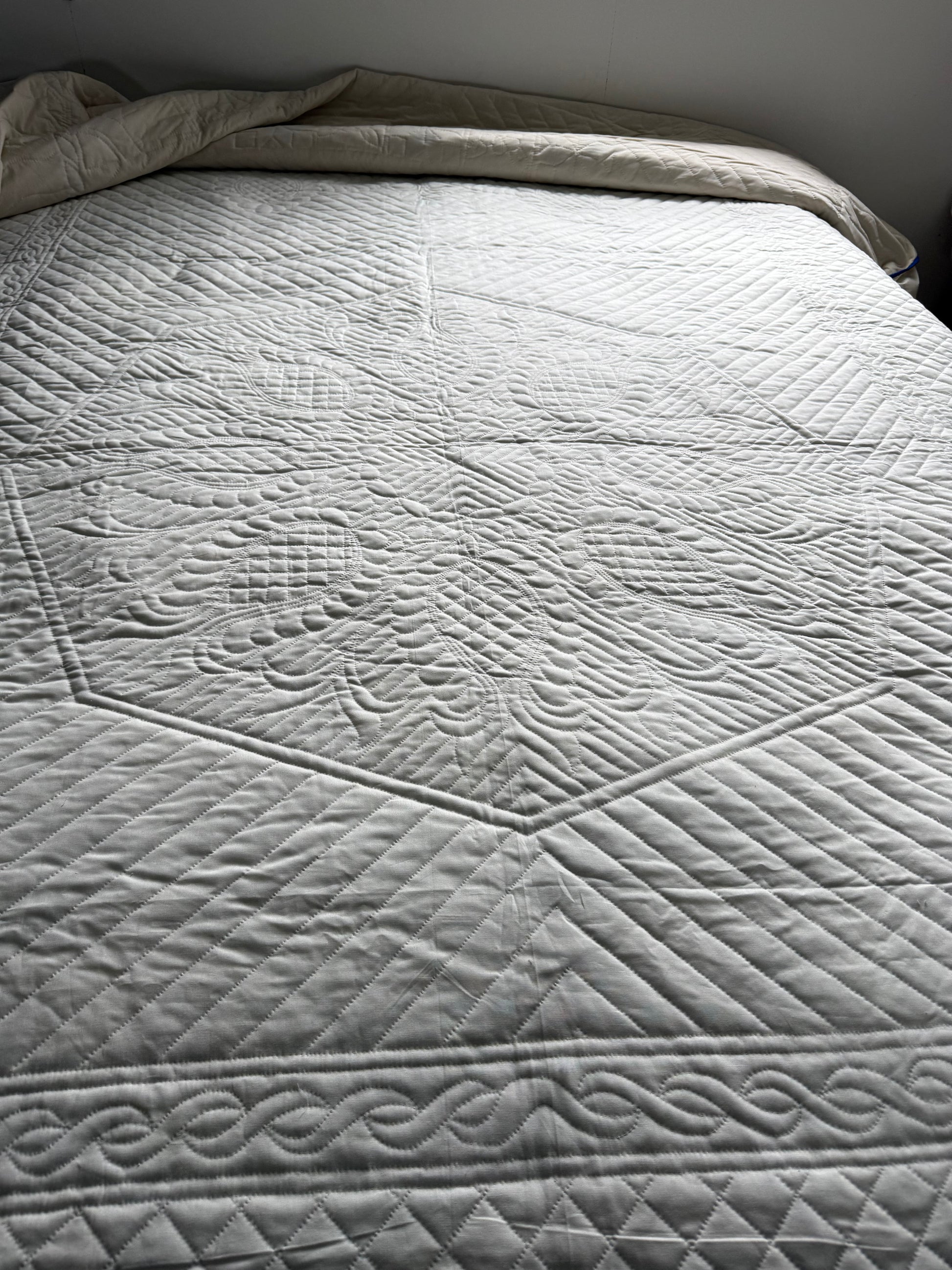 Amish Quilt (Feathered Pineapple) - Simple Life Amish Store