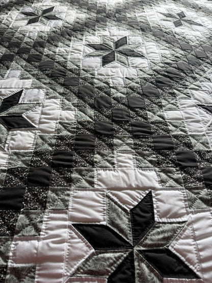 Amish  Quilt (Irish Chain Star )