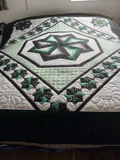 Amish Quilt (Star Spin green) - Simple Life Amish Store