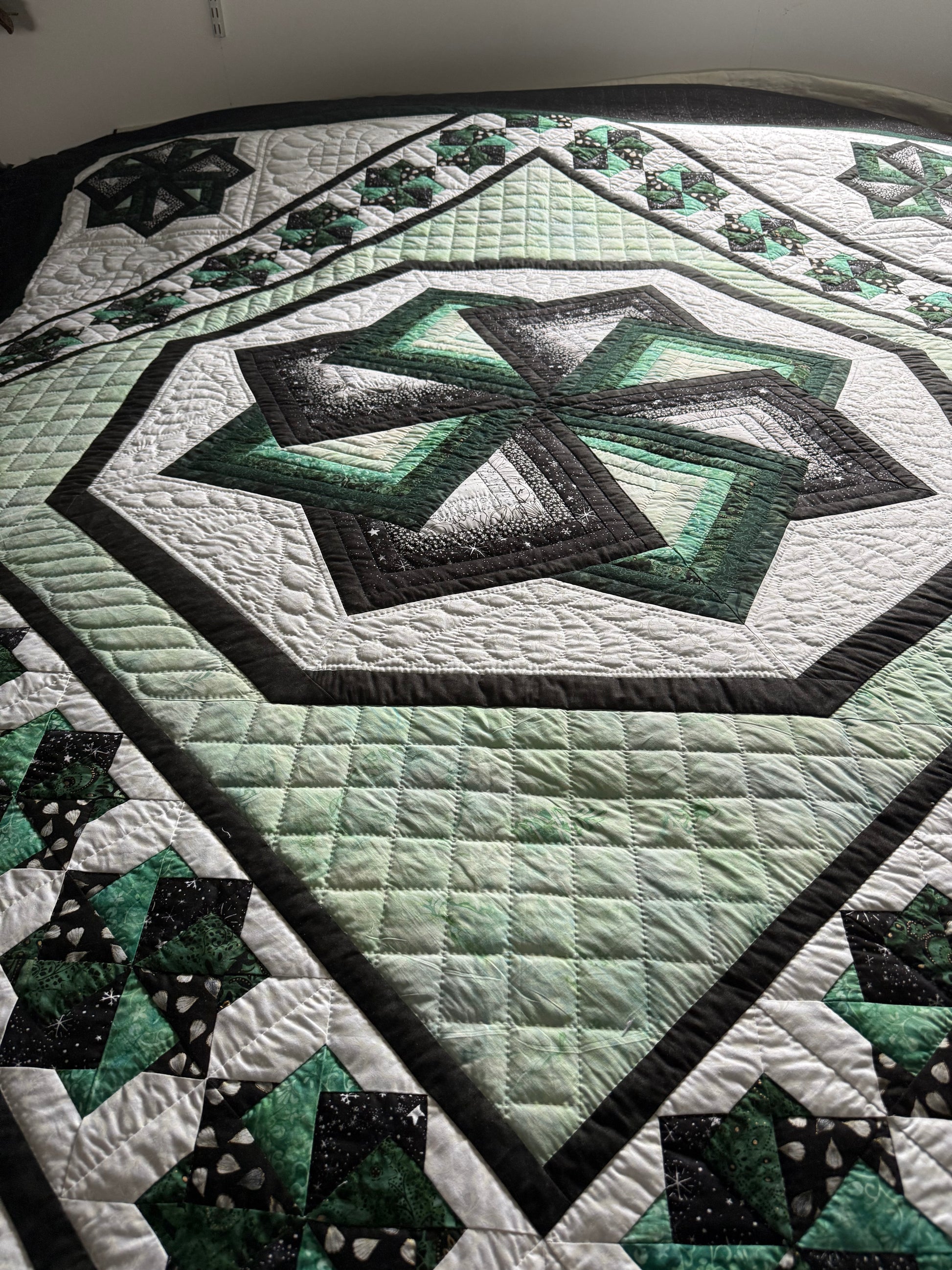 Amish Quilt (Star Spin green) - Simple Life Amish Store
