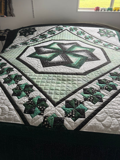 Amish Quilt (Star Spin green) - Simple Life Amish Store