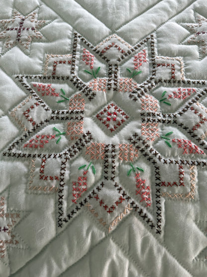 Amish Quilt (Star of Bethlehem or Star flower with embroidery)