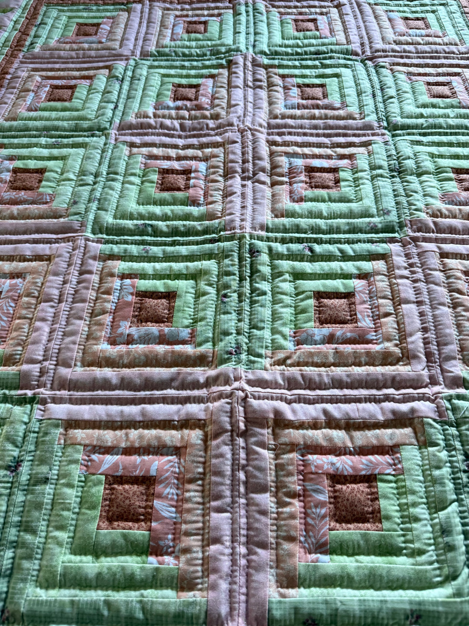 Lap Quilt (Log Cabin) - Simple Life Amish Store