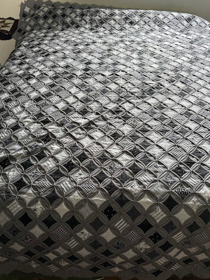 Amish Quilt (Cathedral Windows BLACK, WHITE AND GREY)