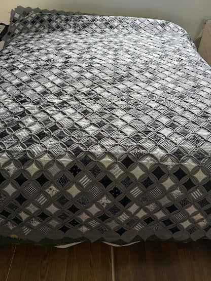 Amish Quilt (Cathedral Windows BLACK, WHITE AND GREY)