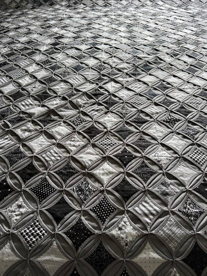 Amish Quilt (Cathedral Windows BLACK, WHITE AND GREY)