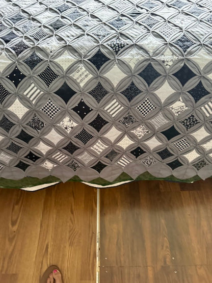 Amish Quilt (Cathedral Windows BLACK, WHITE AND GREY)