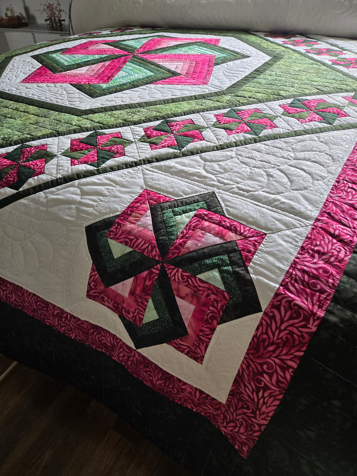 Quilt-Amish Handmade-Spinning Star